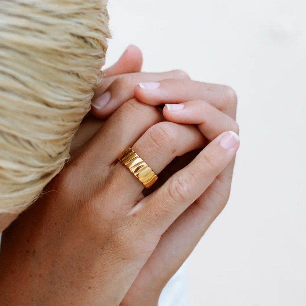 Atolea Bold Gold Ring